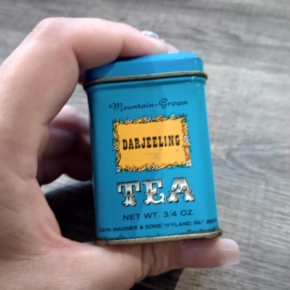 Vintage Darjeeling Tea Tin in Blue - Picture 5 of 6